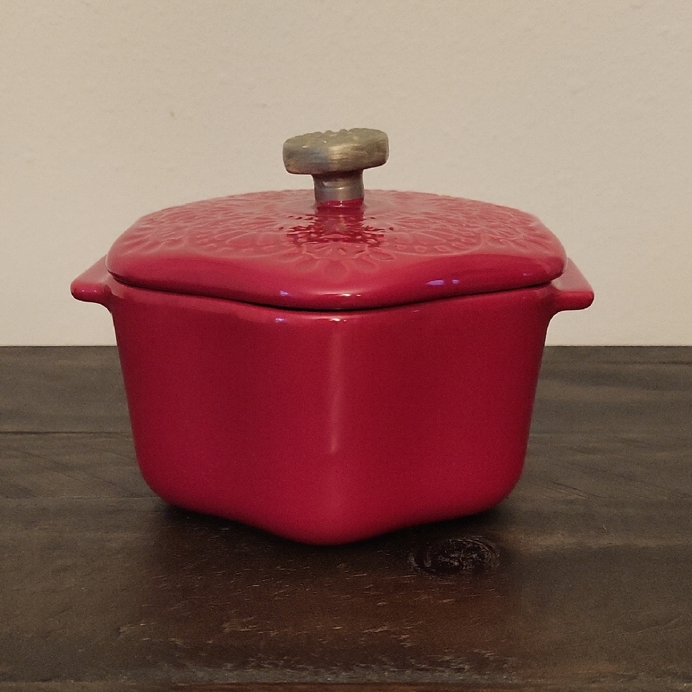 The Pioneer Woman 2 Cup Snowflake Cocotte With Lid